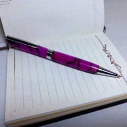 Stylo en résine violet artisanal