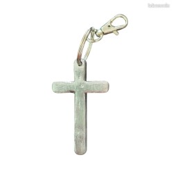 Porte-clé croix en étain 95% – Fonderie Tour du Phœnix – Artisanat Gard