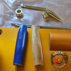 Stylo artisanal Keops en bois d’olivier et résine bleu lapis-lazuli – Clip doré