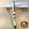 Stylo artisanal Pink Lady – Bois & résine rose – Élégance unique